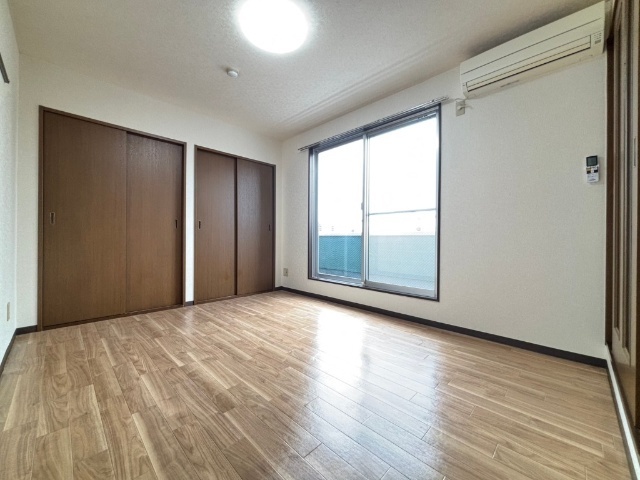 居室・リビング　洋室約６．４帖のお部屋です