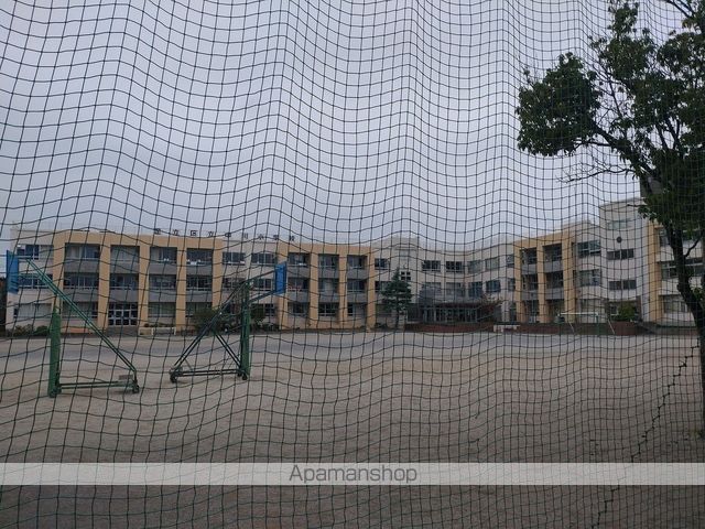 小学校　足立区立中川小学校（小学校）まで265m
