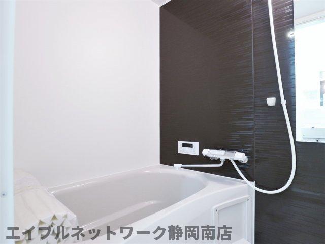 バス・シャワールーム　コンパクトで使いやすいお風呂です