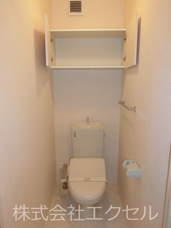 トイレ　同建物別室の写真です。