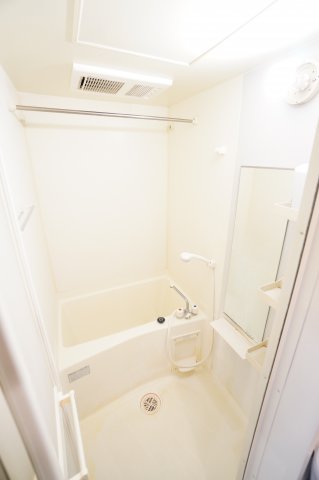バス・シャワールーム　※同物件・反転タイプの写真です。
