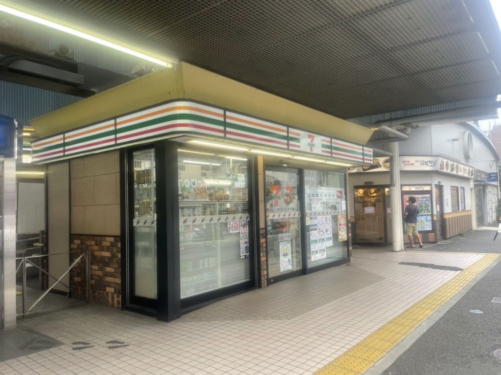 コンビニ　セブンイレブン小田急読売ランド前南口店（コンビニ）まで1050m