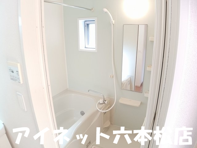 バス・シャワールーム　一日の疲れを癒しましょう。