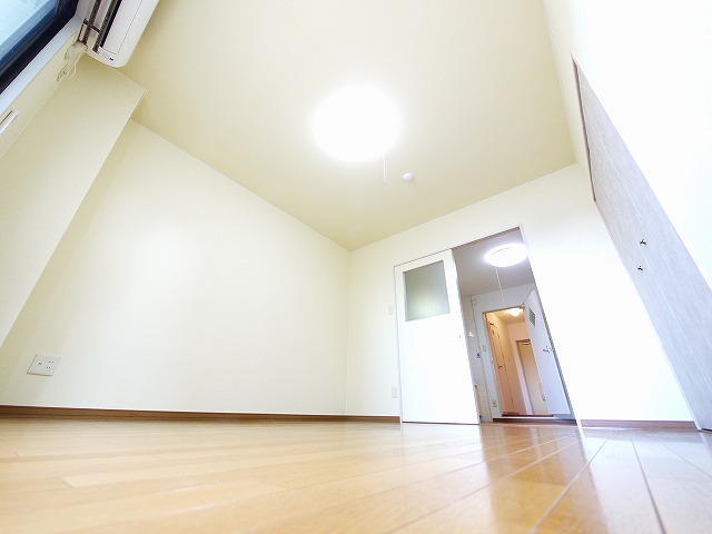 その他部屋・スペース　広くて明るい寝室