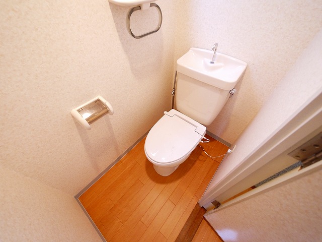 トイレ　落ち着いたトイレです