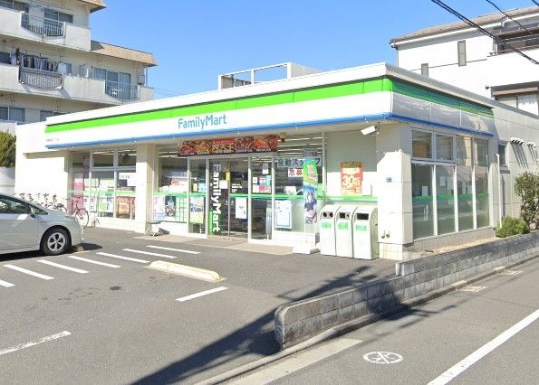 コンビニ　ファミリーマート板橋高島平七丁目店（コンビニ）まで300m