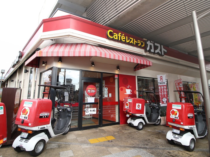 飲食店　ガスト阪急岡町駅前店（飲食店）まで133m