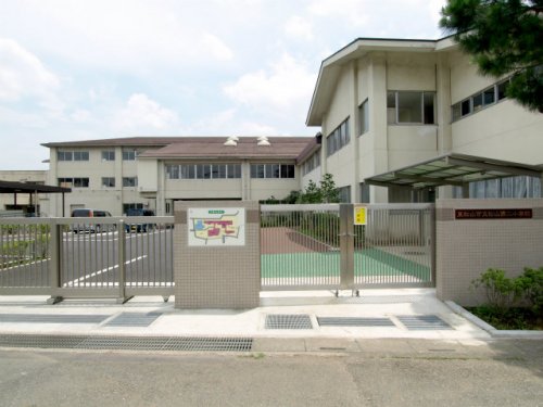 小学校　松山第二小学校（小学校）まで1049m