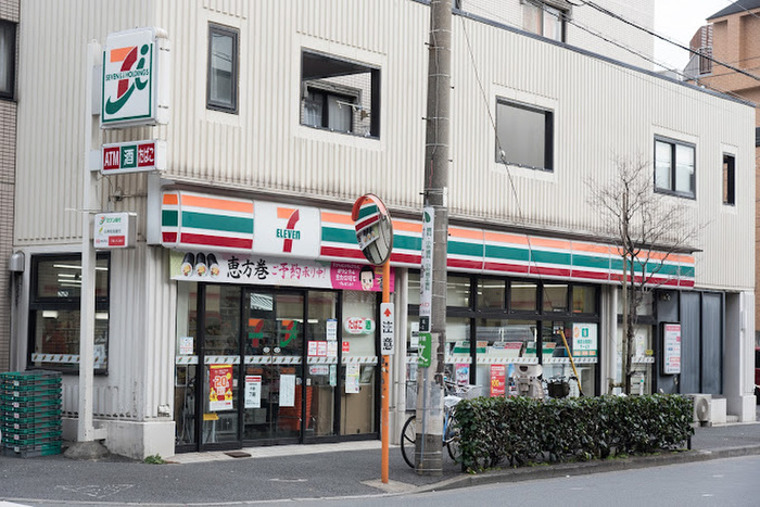 コンビニ　セブンイレブン（コンビニ）まで350m