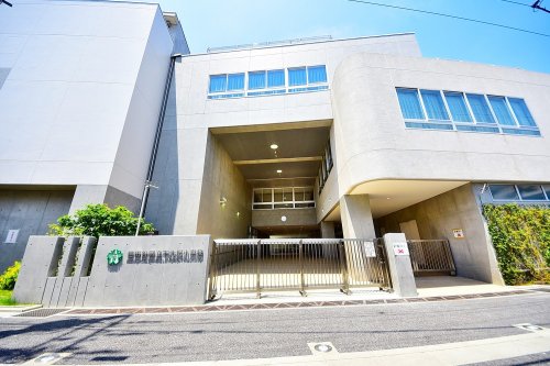 小学校　世田谷区立下北沢小学校（小学校）まで974m