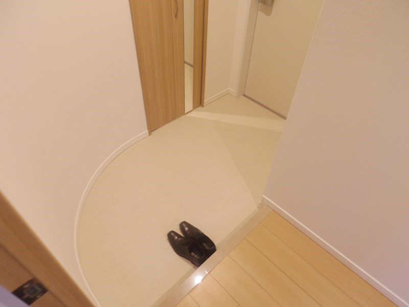 玄関　同施工会社の写真です