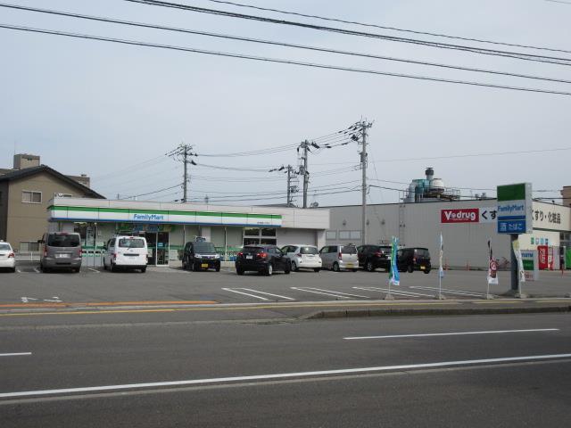 コンビニ　ファミリーマート・金沢増泉三丁目店（コンビニ）まで108m