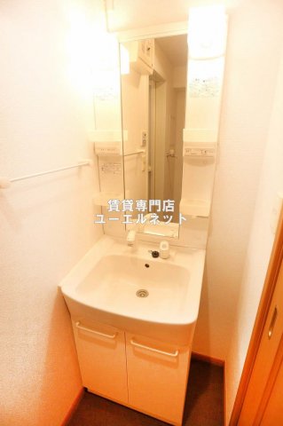 洗面設備　清潔感ある独立洗面台で毎日気持ちよく♪