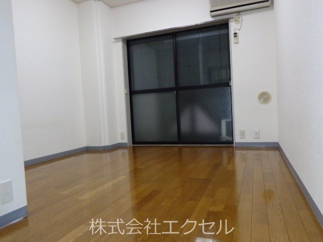 居室・リビング　たっぷり収納もあるお部屋です。