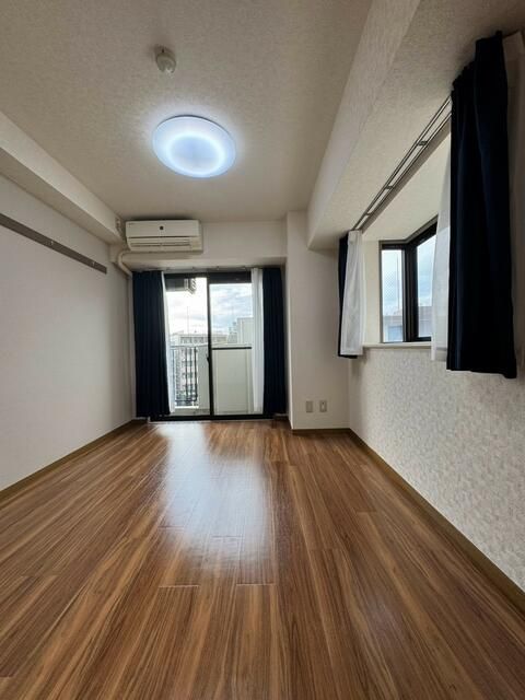 ブルーライン 横浜駅 徒歩8分 10階建 築29年の居間写真