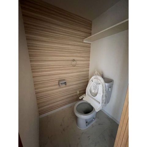トイレ　※写真は同じマンションの違う部屋のものになります。