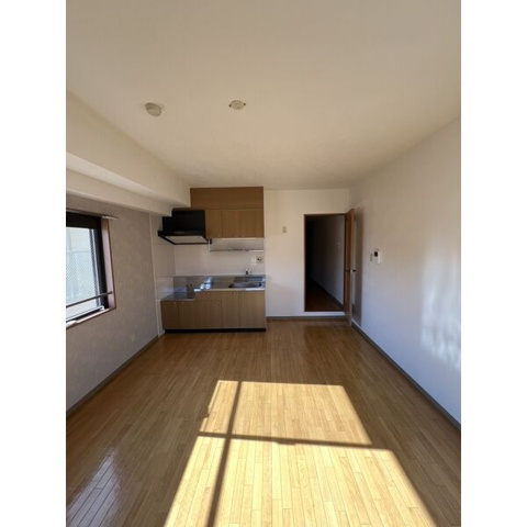 キッチン　※写真は同じマンションの違う部屋のものになります。