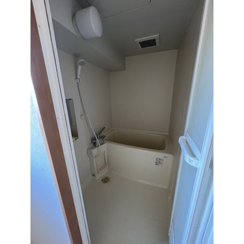 バス・シャワールーム　※写真は同じマンションの違う部屋のものになります。