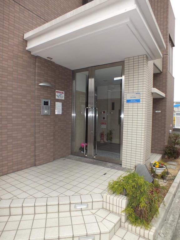 地下鉄御堂筋線 なかもず駅 徒歩6分 8階建 築18年の外観写真