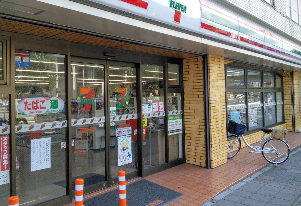 コンビニ　セブンイレブン横浜上反町店（コンビニ）まで462m