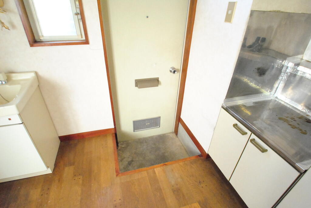 玄関　別部屋参照(102号室)