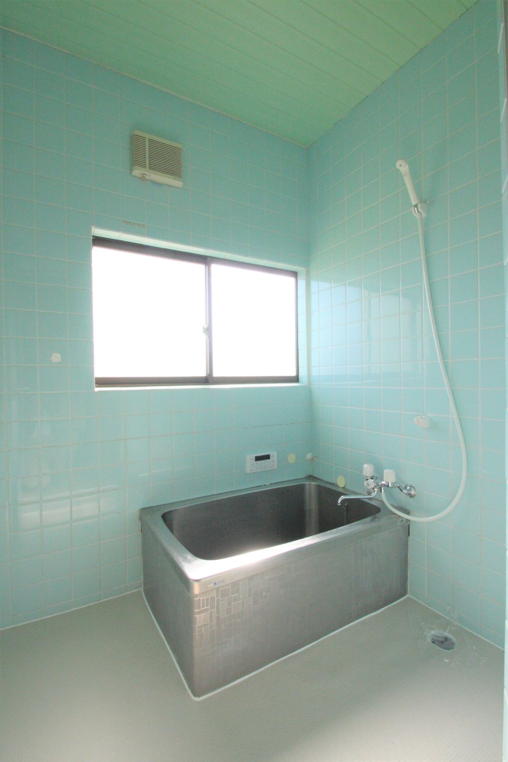 バス・シャワールーム　節水効果のあるシャワーヘッドついています。