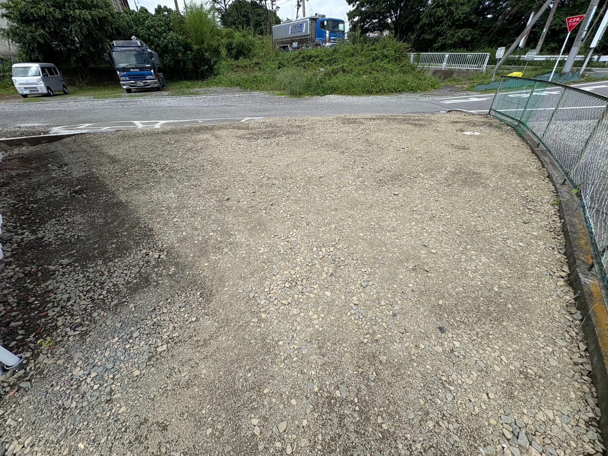 庭　駐車場。３台可　バーベキューも出来ますよ♪