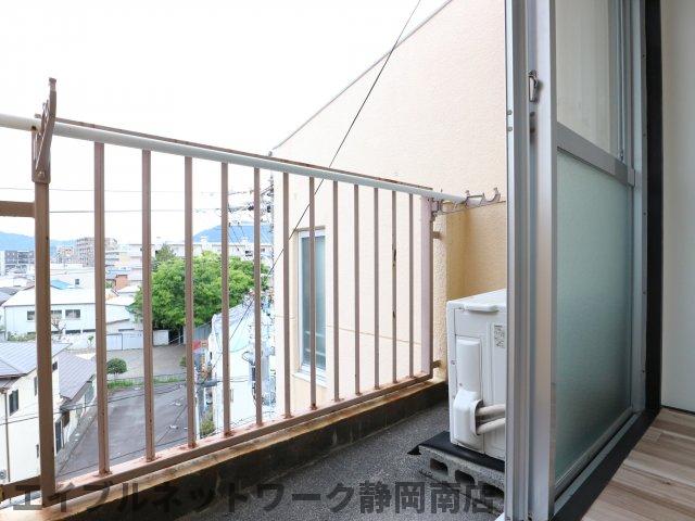 【静岡市駿河区馬渕のマンションのバルコニー】