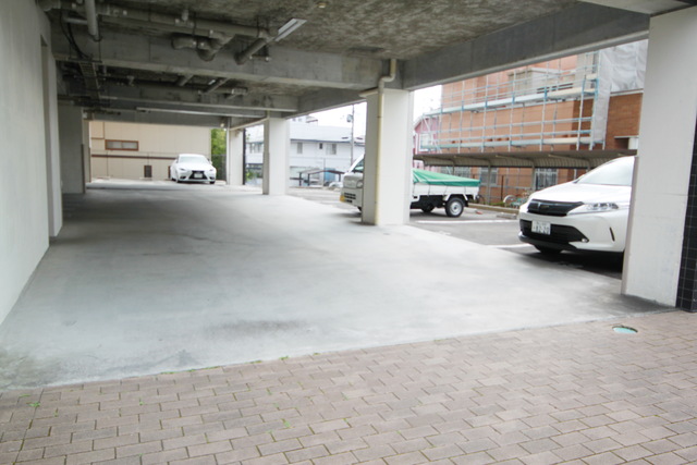 【郡山市八山田のマンションの駐車場】