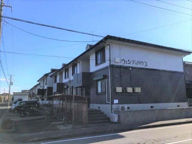 新潟市東区幸栄のアパートの建物外観