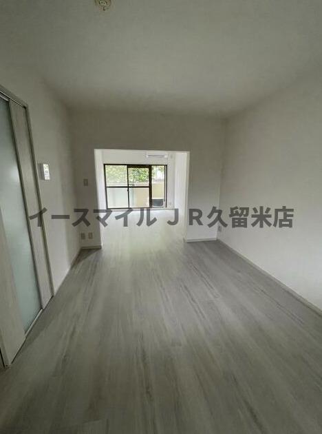 居室・リビング　こちらの居間で趣味の時間をお楽しみください