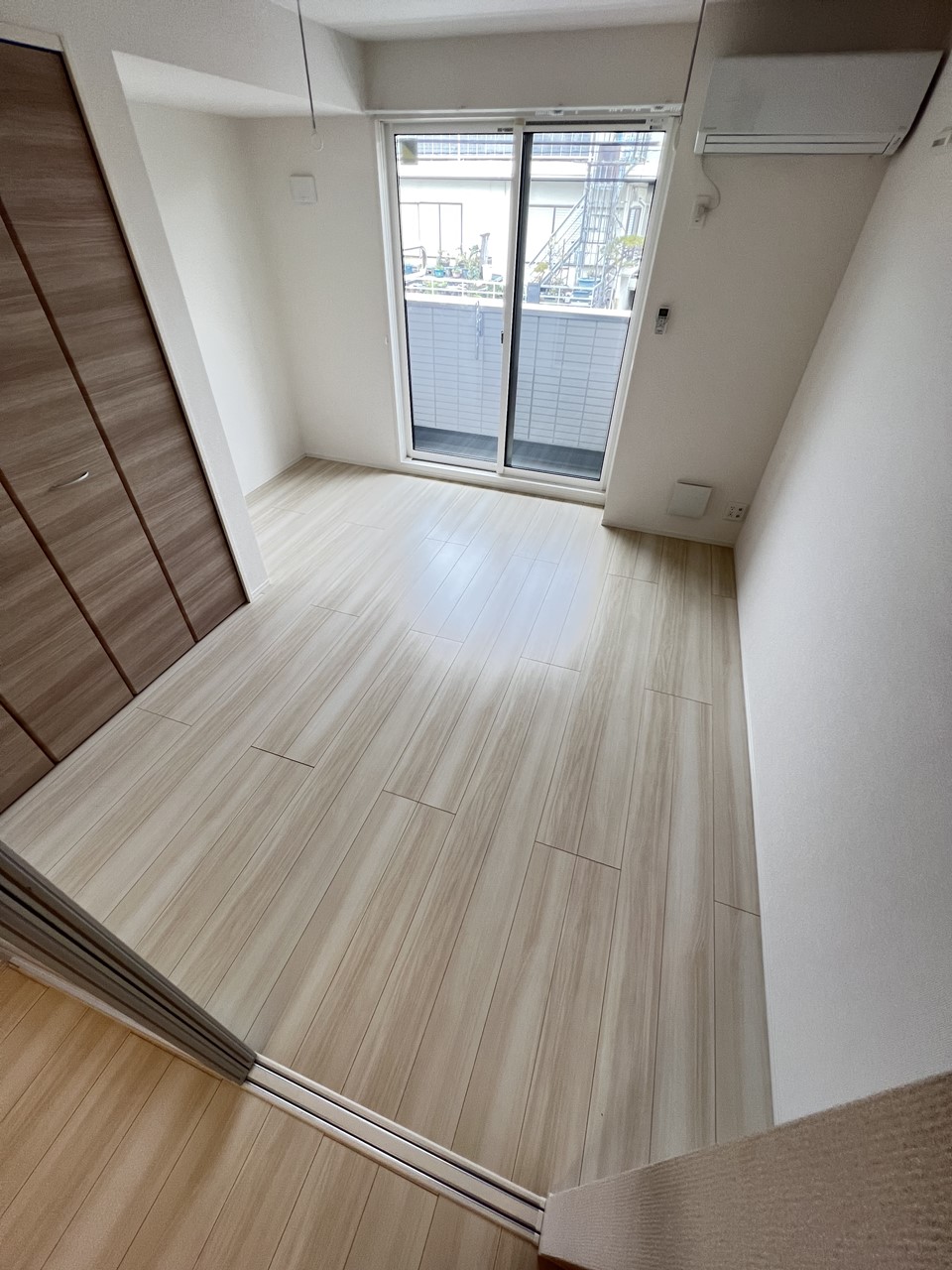 居室・リビング　※同物件、別部屋の写真です。