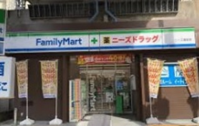 コンビニ　ファミリーマートニーズ浦安店（コンビニ）まで394m
