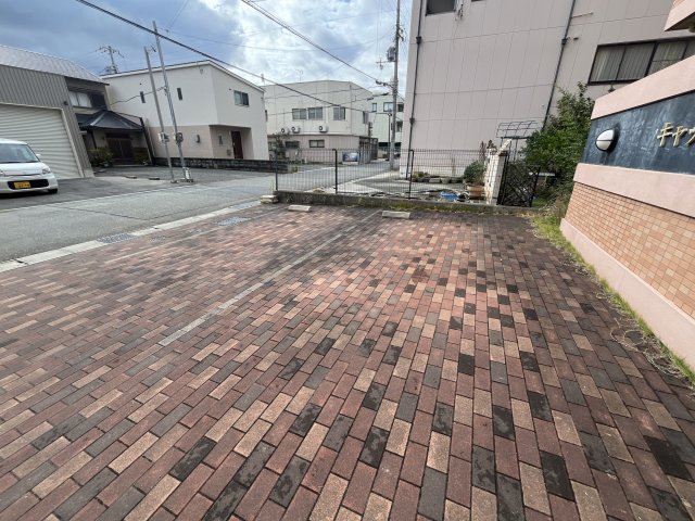 【キャッスルコート西新町の駐車場】