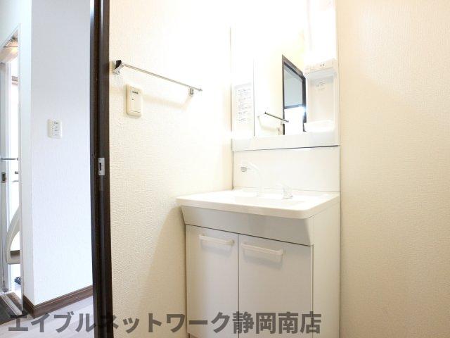 洗面設備　スペースが確保できる洗面所です
