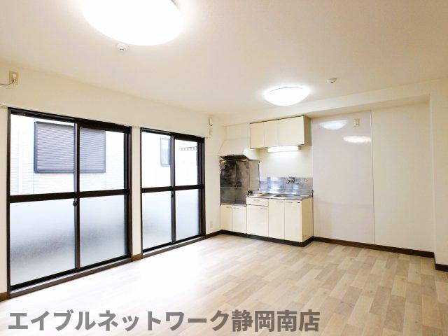 居室・リビング　ゆったり過ごせる居間です