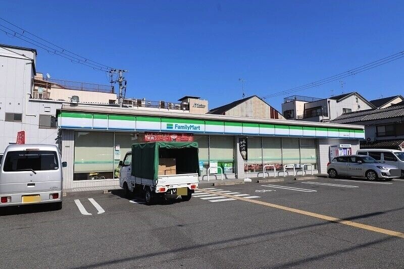 コンビニ　ファミリーマート田島五丁目店（コンビニ）まで612m