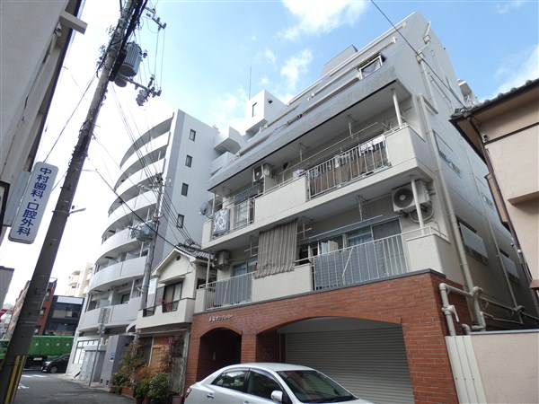 神戸市中央区多聞通のマンションの建物外観