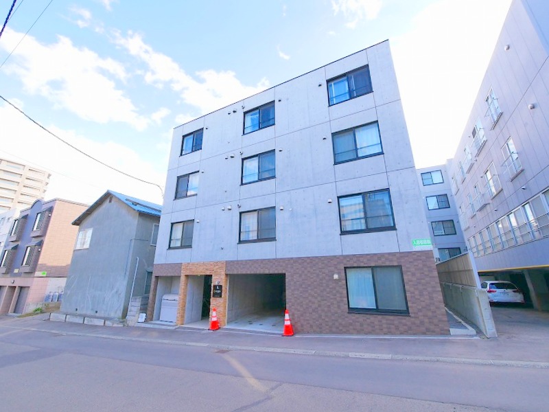 建物外観　駅近のデザイナーズマンションは人気です♪しかも都市ガス♪