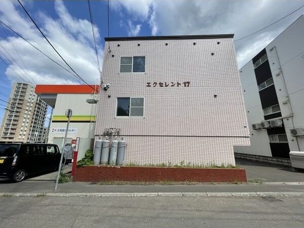 札幌市東区北十四条東のアパートの建物外観