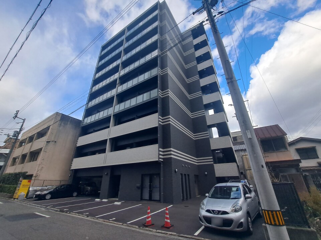 松山市東雲町のマンションの建物外観