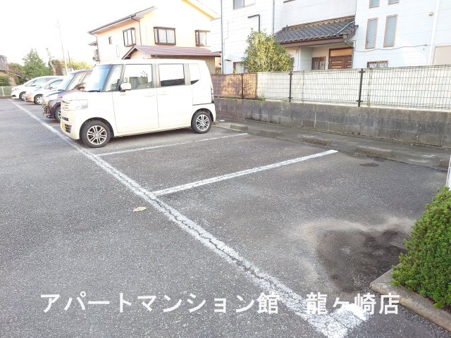 【カーサ・アミーゴの駐車場】