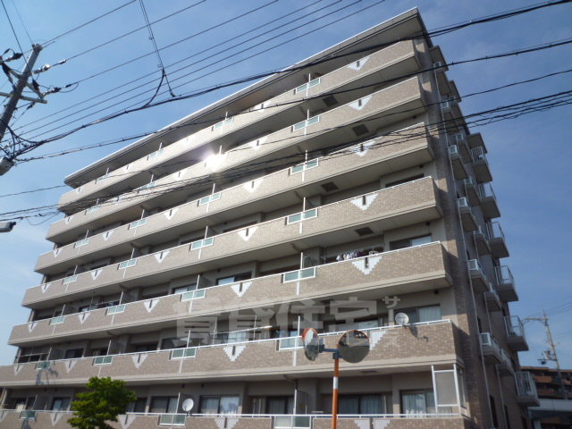 宇治市伊勢田町のマンションの建物外観