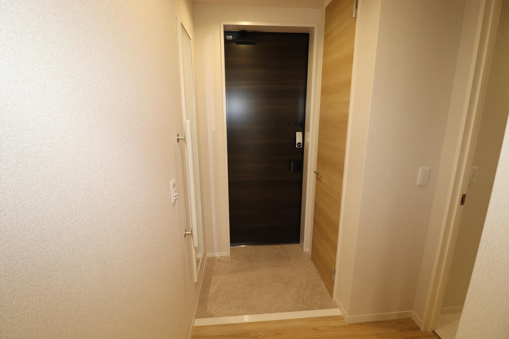 玄関　玄関：画像は同社類似物件の写真