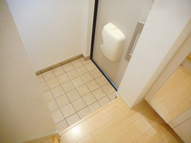 フィオーレ302の玄関写真