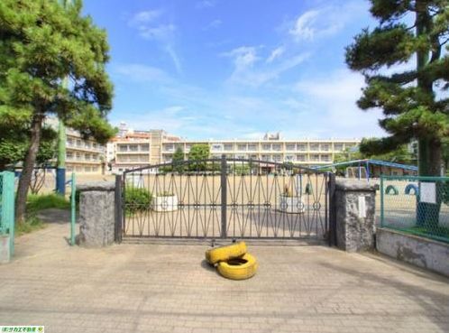 【West Hill IIの小学校】