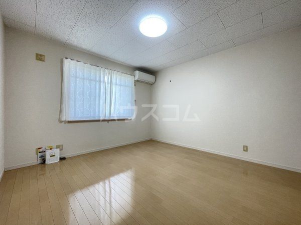 ミューズイン西方の居間写真