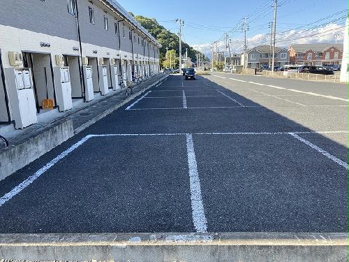 【レオパレス桜町の駐車場】