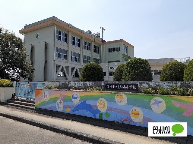 【常滑市新田町のアパートの小学校】