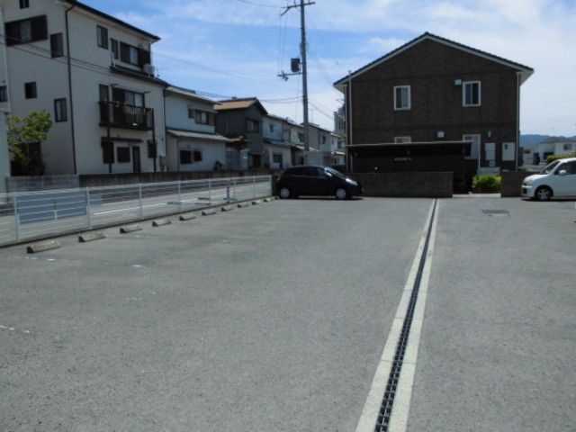 【和歌山市森小手穂のアパートの駐車場】